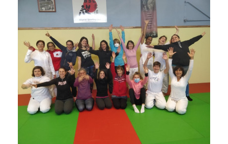 L' association Alizarine a la journée d' initiation de self défense à Blagnac dans la cadre de la lutte des violences faites aux femmes